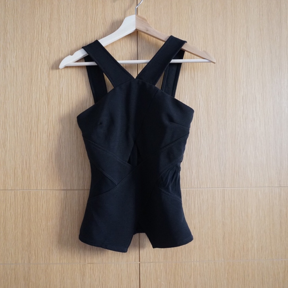 Guess Cutout w Sheer Sides Top